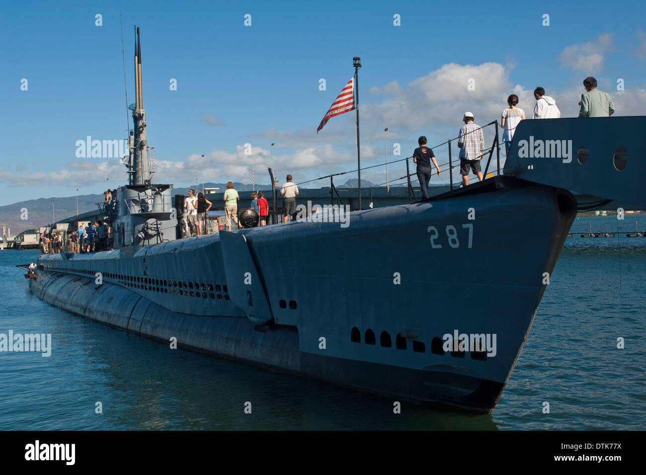 Les touristes à bord du sous-marin USS Bowfin, Pearl Harbor, Oahu, Hawaii Banque D'Images
