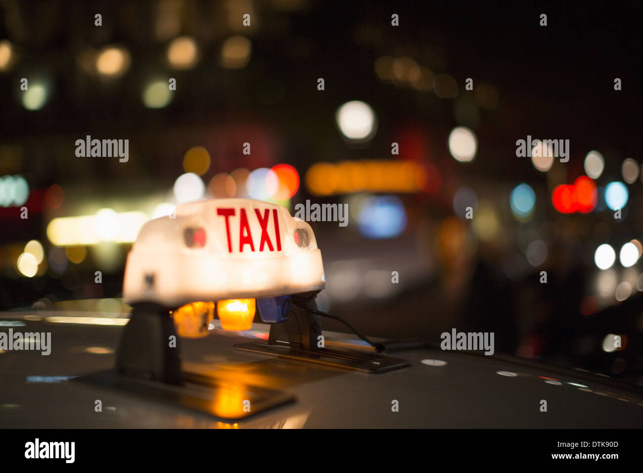 Close up of illuminated taxi parisien lumière, Paris, France Banque D'Images