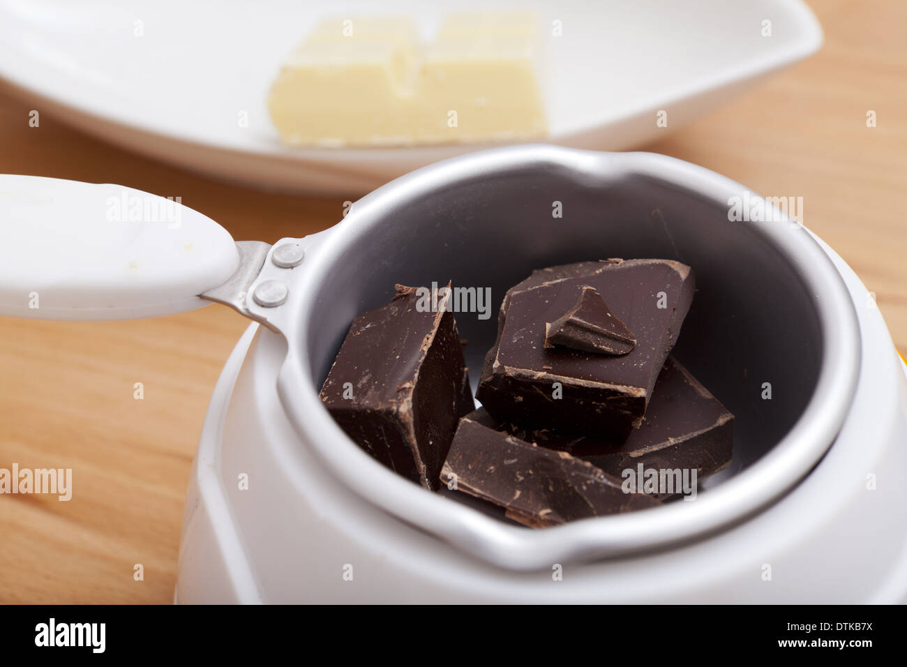 Melting Pot de chocolat rempli de chocolat Banque D'Images