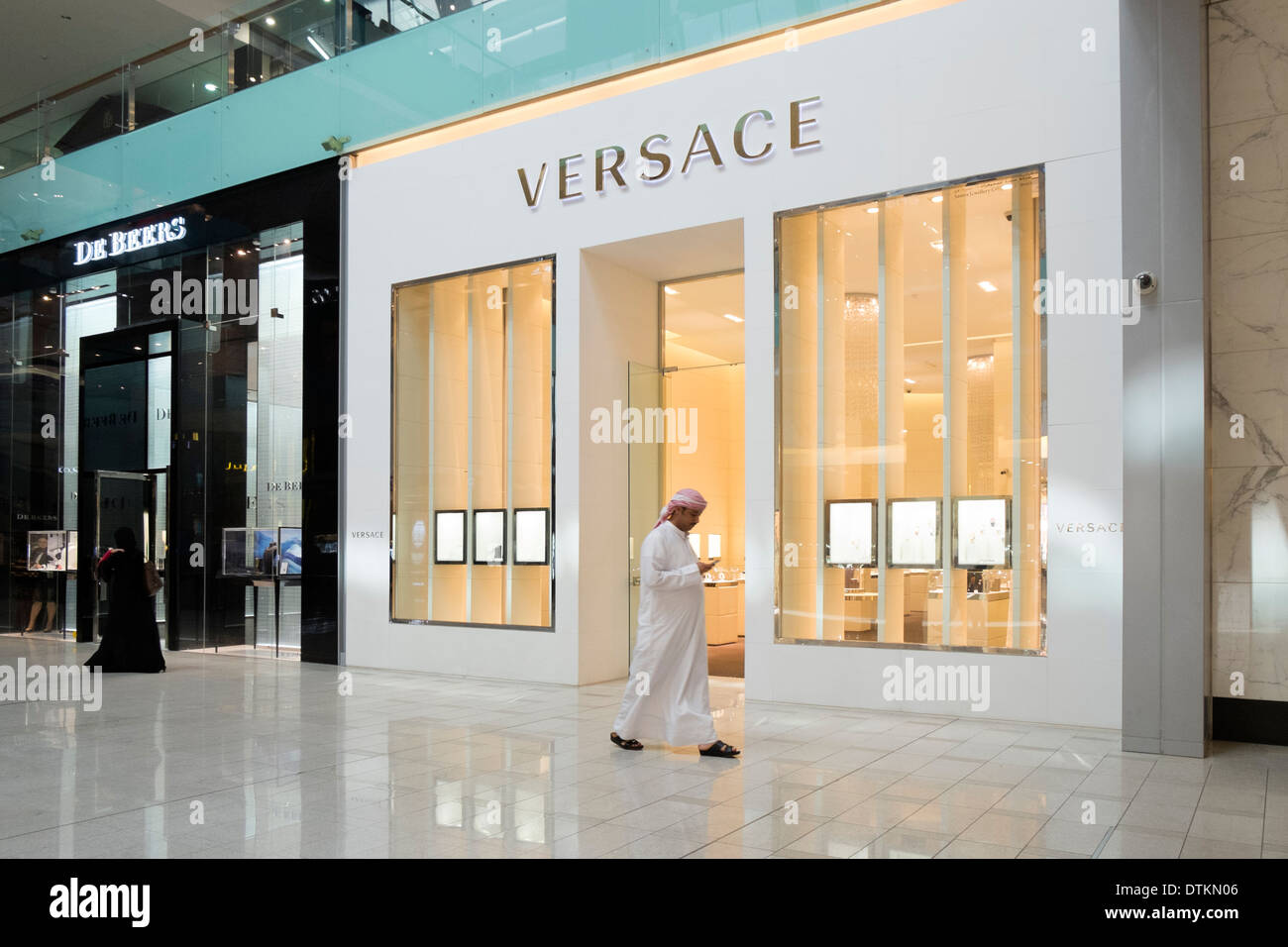 Boutique Versace dans le centre commercial de Dubaï Émirats Arabes Unis Banque D'Images