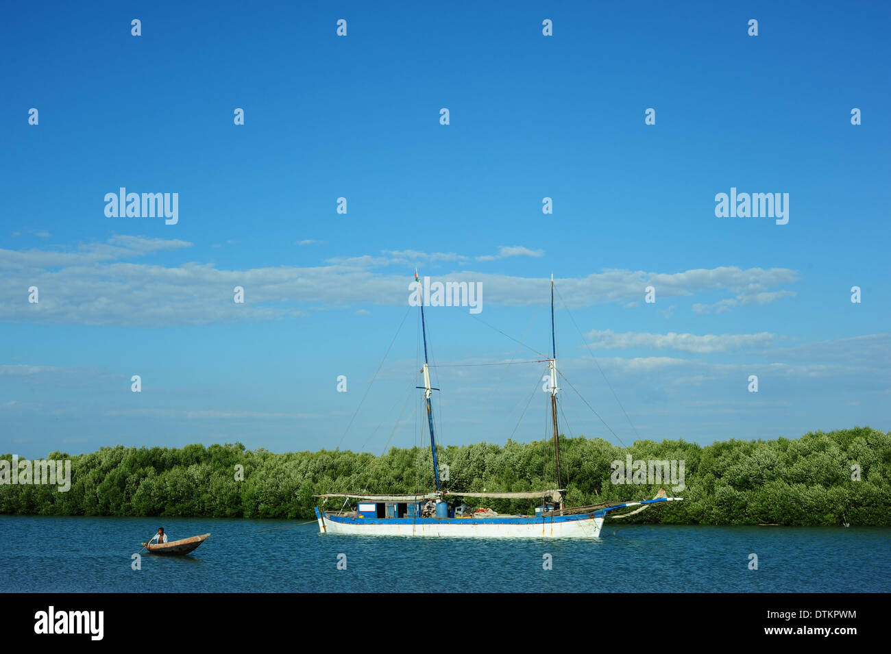 Madagascar, Morondava, pêcheur en mer Bateau Banque D'Images