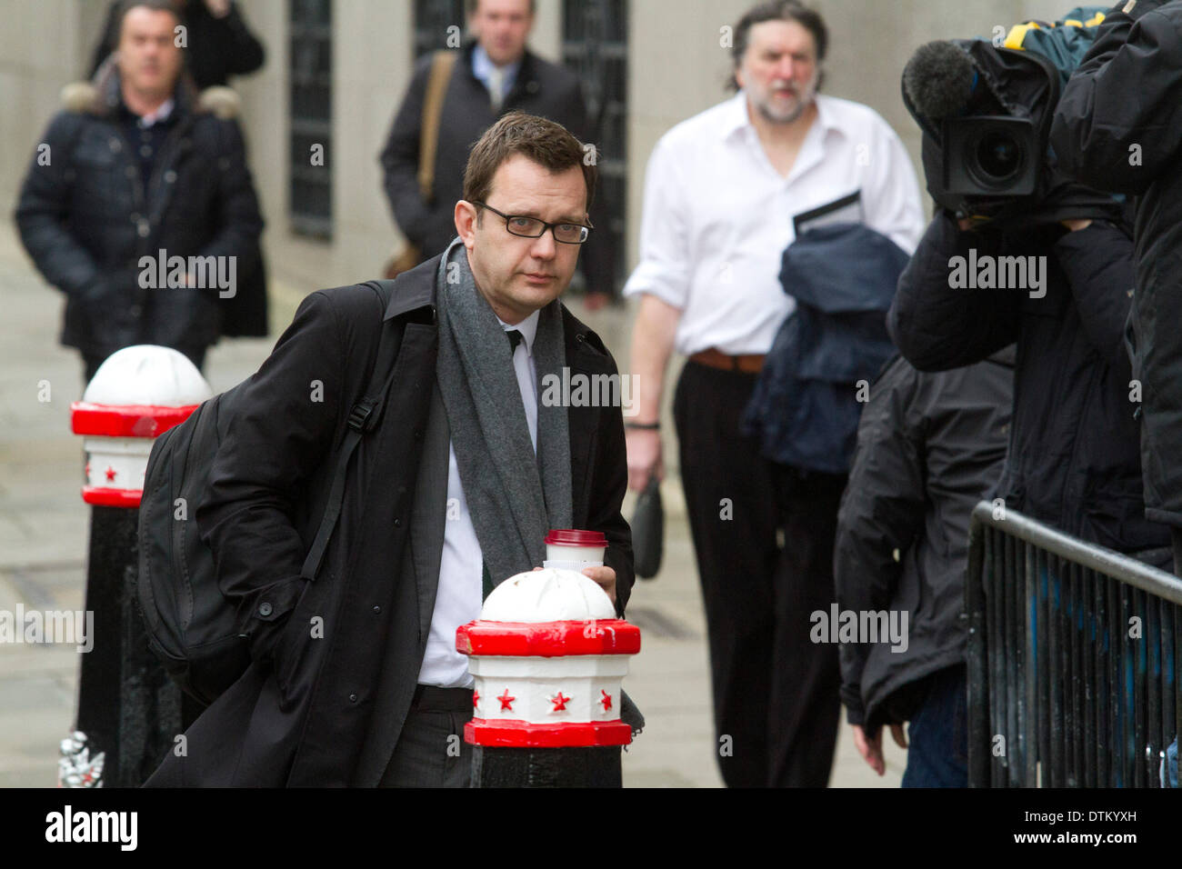 London UK. 20 février 2014. Ancien Directeur des communications de Downing Street Andy Coulson arrive à l'Old Bailey. Rebekah Brooks en compagnie de l'ancien Directeur des communications de Downing Street Andy Coulson et six autres defendents font face à des accusations de piratage téléphonique des célébrités et des victimes d'actes criminels par la défunte nouvelle du monde Crédit journal : amer ghazzal/Alamy Live News Banque D'Images