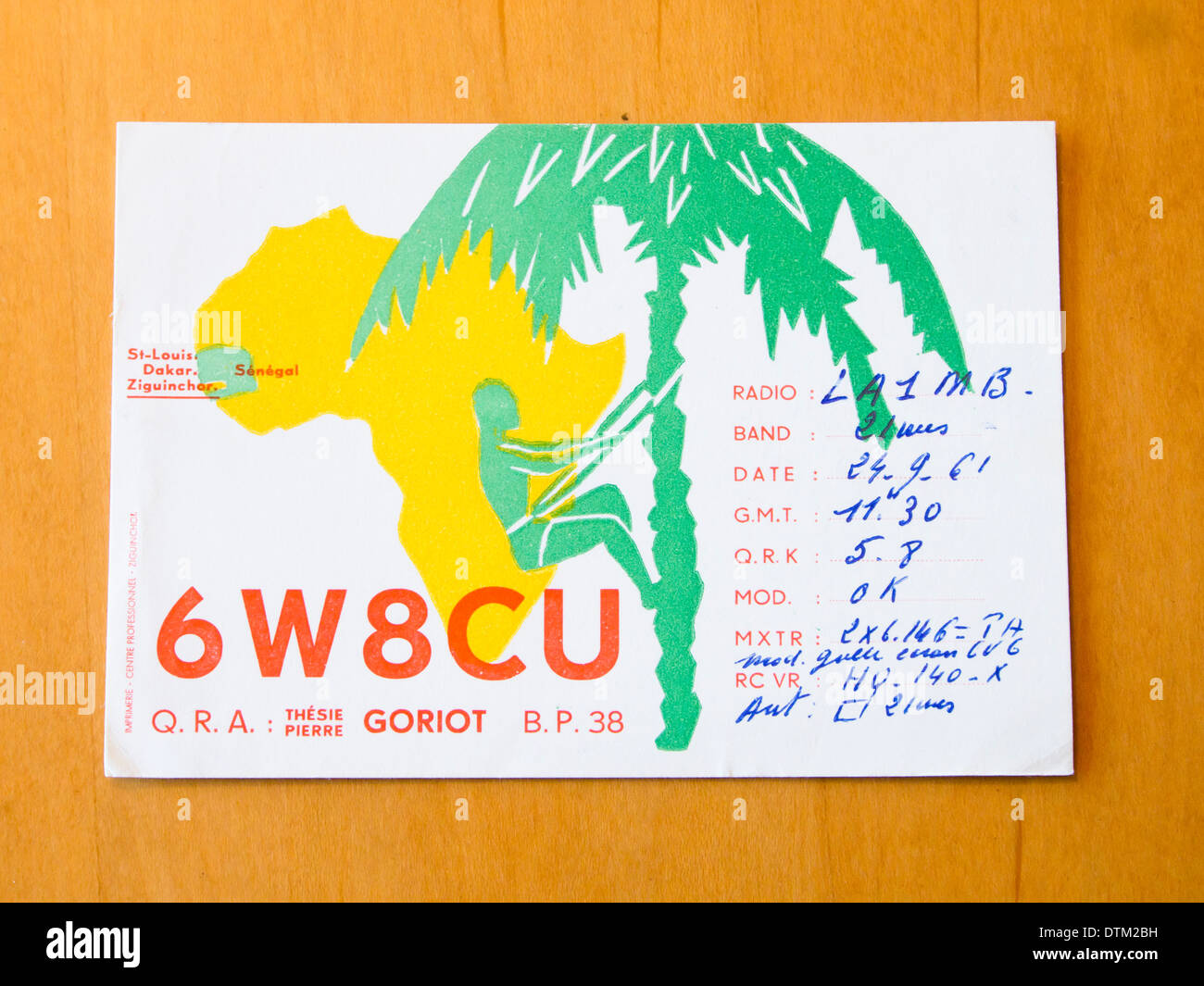 Vintage cartes QSL envoyées entre les opérateurs radio amateurs - ham - le premier contact, du Sénégal à la Norvège 1961 Banque D'Images