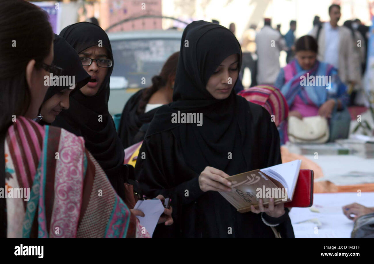 Vues de 11ème festival de littérature pour enfants a commencé son plein à Karachi par Conseil des Arts de l'Idara Taleem-e-o Aagahi et co-fondée par Ameena Saiyid avec le soutien de Open Society Foundations (OSF) et Karachi (imitation de la jeunesse KYI), le jeudi 20 février, 2014. Banque D'Images