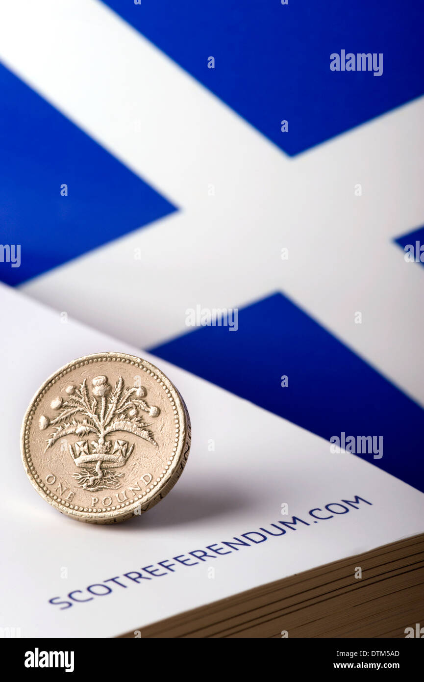L'indépendance de l'Écosse image générique d'une livre coin plus croix de St Andrew et une copie de document avenir Scotlands Banque D'Images