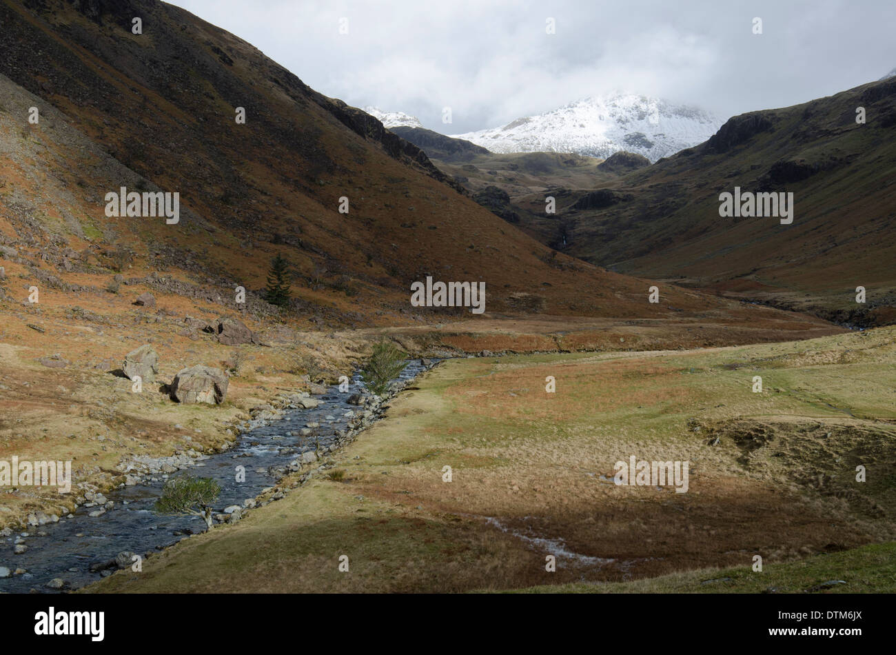 La rivière Esk, Lake District, en Angleterre, en hiver Banque D'Images