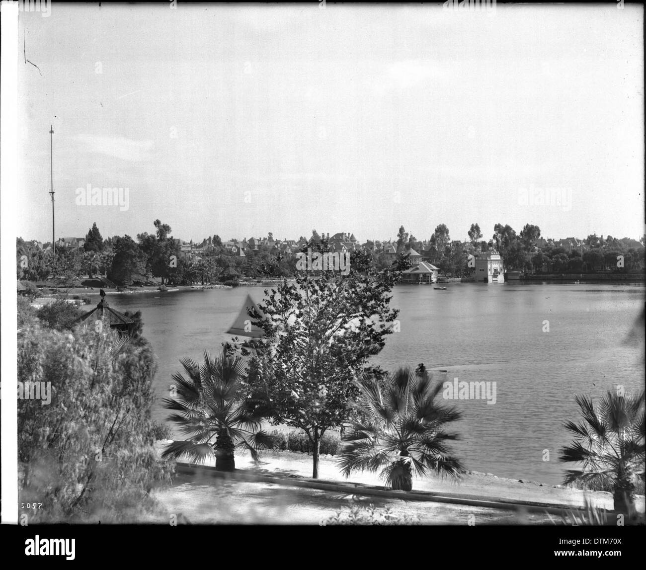 Vue sur le lac à Westlake Park (Parc MacArthur plus tard), ca.1900 Banque D'Images