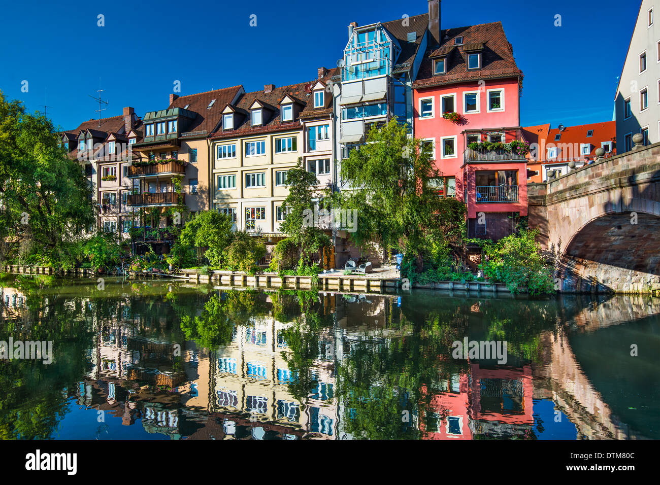 Nuremberg, Allemagne, dans le cadre historique de la rivière Pegnitz. Banque D'Images