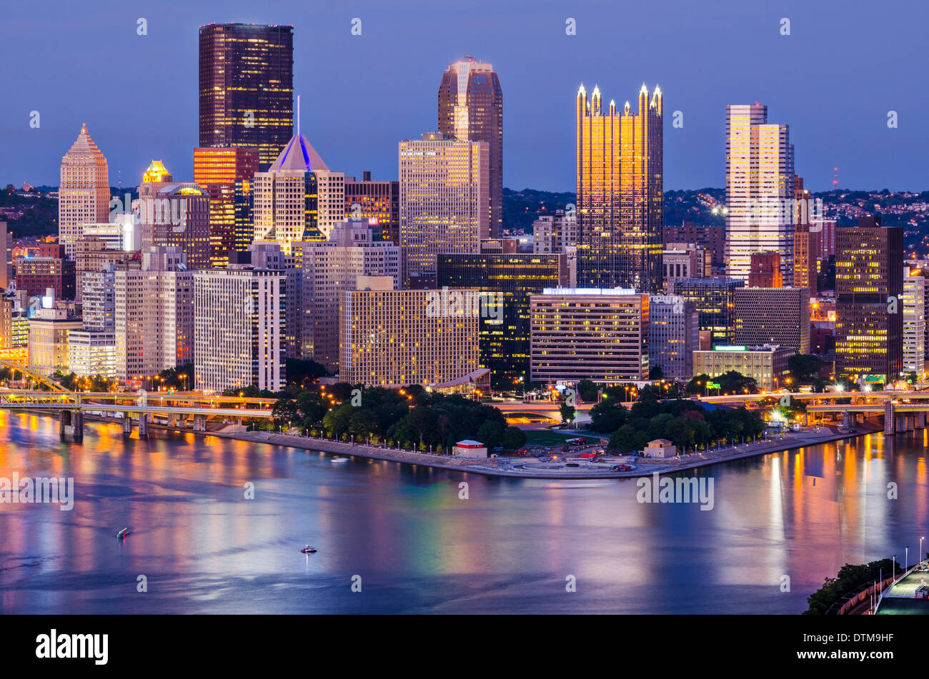 Pittsburgh, Pennsylvanie, USA, au crépuscule. Banque D'Images