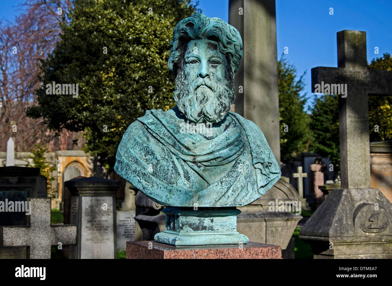 Buste de D O Hill LSF (1802-70) : peintre, pionnier de la photographie et membre fondateur de la LSF - Dean Cimetière, Édimbourg. Banque D'Images