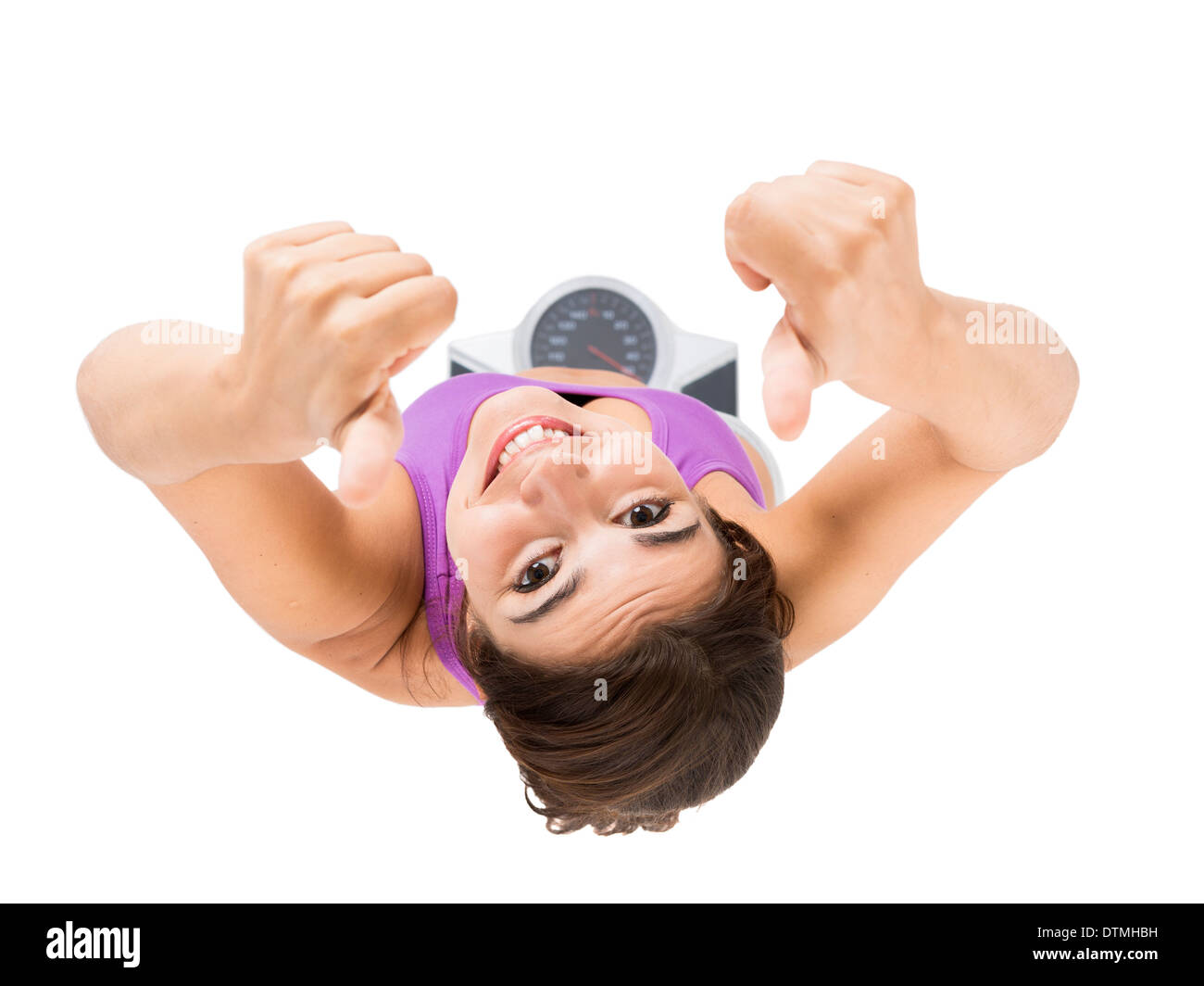 Vue de dessus d'une belle femme athlétique sur une échelle avec les pouces vers le haut, isolated on white Banque D'Images