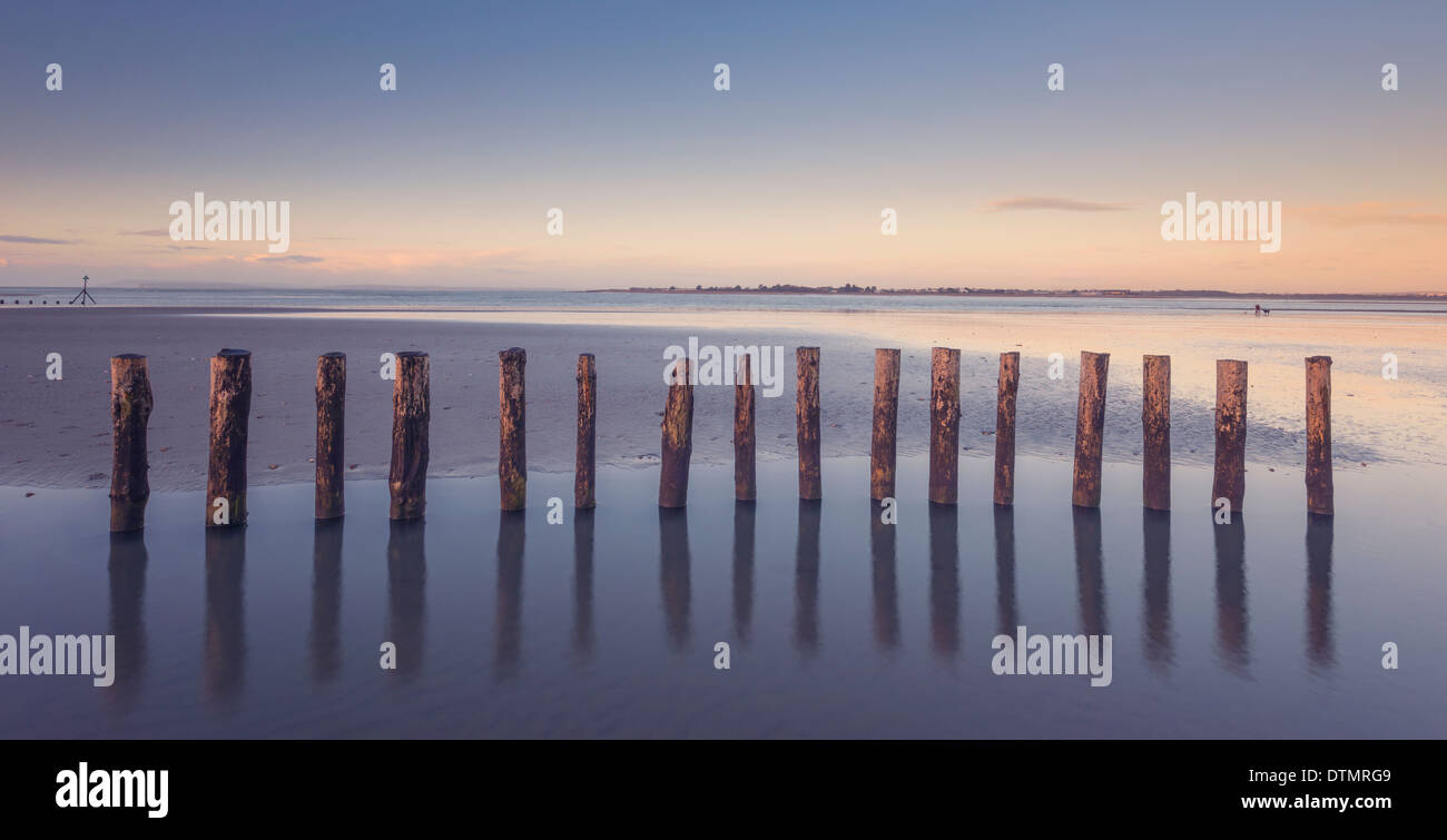 La marée basse à la belle plage de West Wittering. Banque D'Images