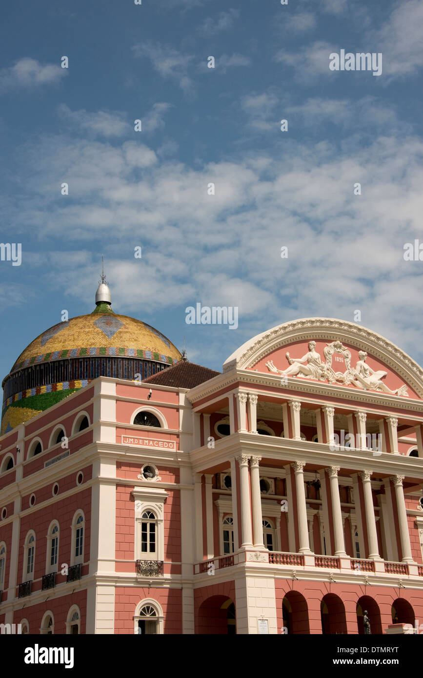 Le Brésil, l'Amazonie, Manaus. L'Opéra de Manaus historique, vers 1882, construit en style néoclassique. Monument historique national. Banque D'Images