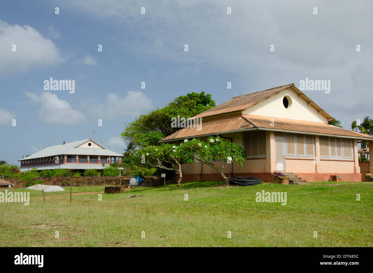 Guyane, Iles du salut. L'île Royale, de la garde des maisons pour l'infâme colonie pénitentiaire. Banque D'Images