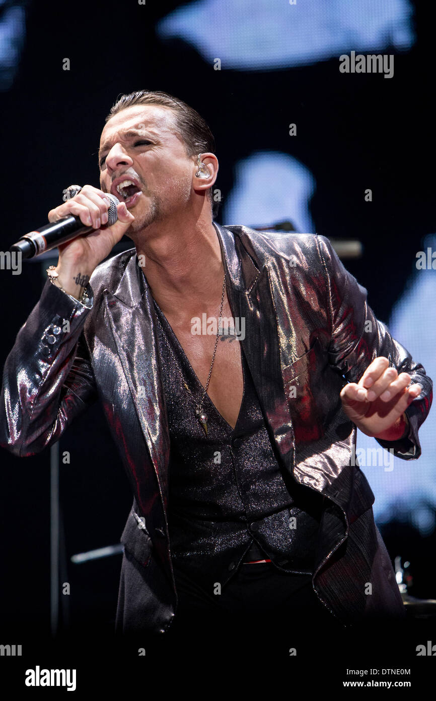 Milan Assago Italie. 20 février 2014. Le groupe de rock britannique DEPECHE MODE exécute live au Mediolanum Forum pendant la tournée 2014 Delta Machine Crédit : Rodolfo Sassano/Alamy Live News Banque D'Images