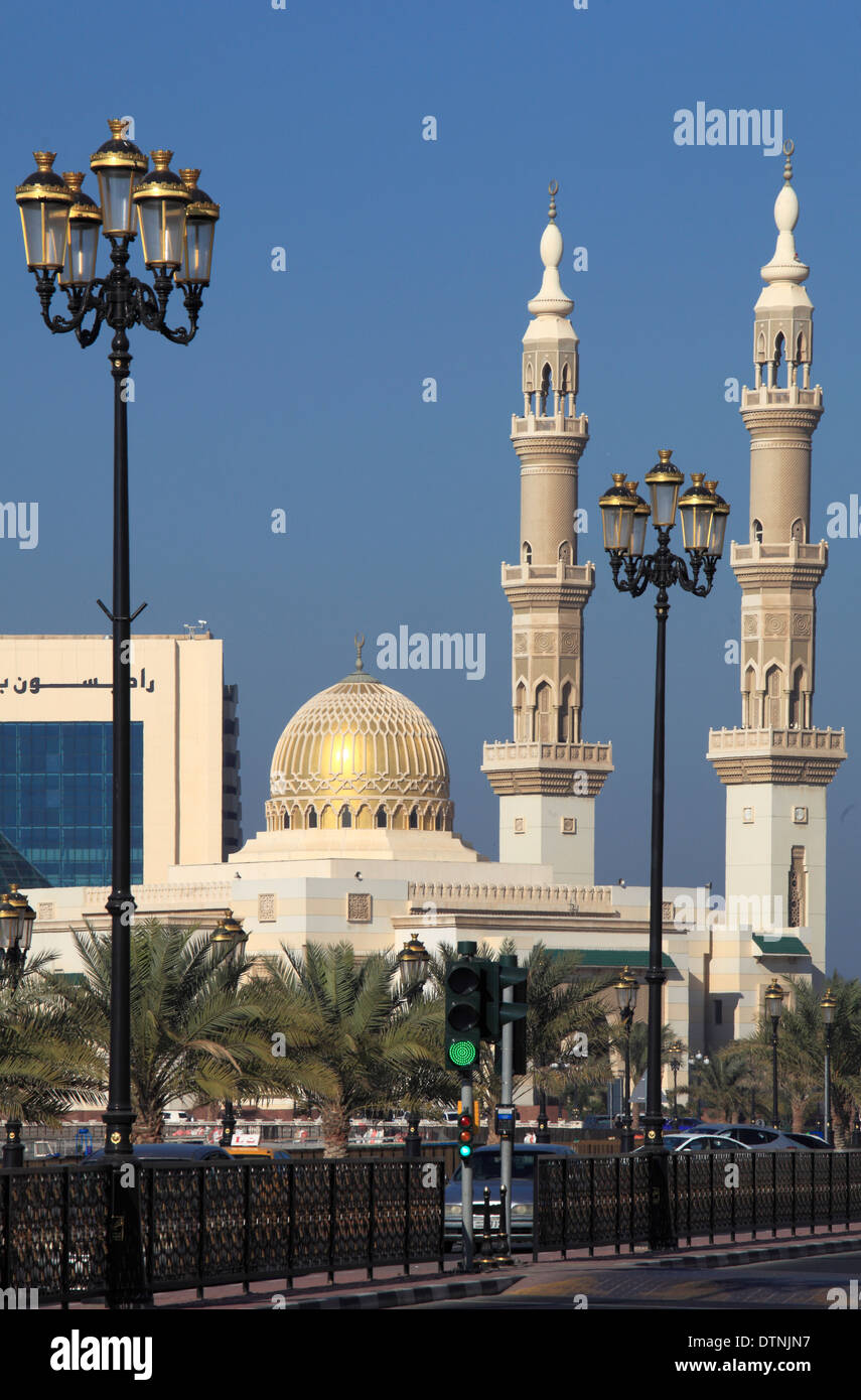 Émirats Arabes Unis, Sharjah, Corniche Street, mosquée, Banque D'Images