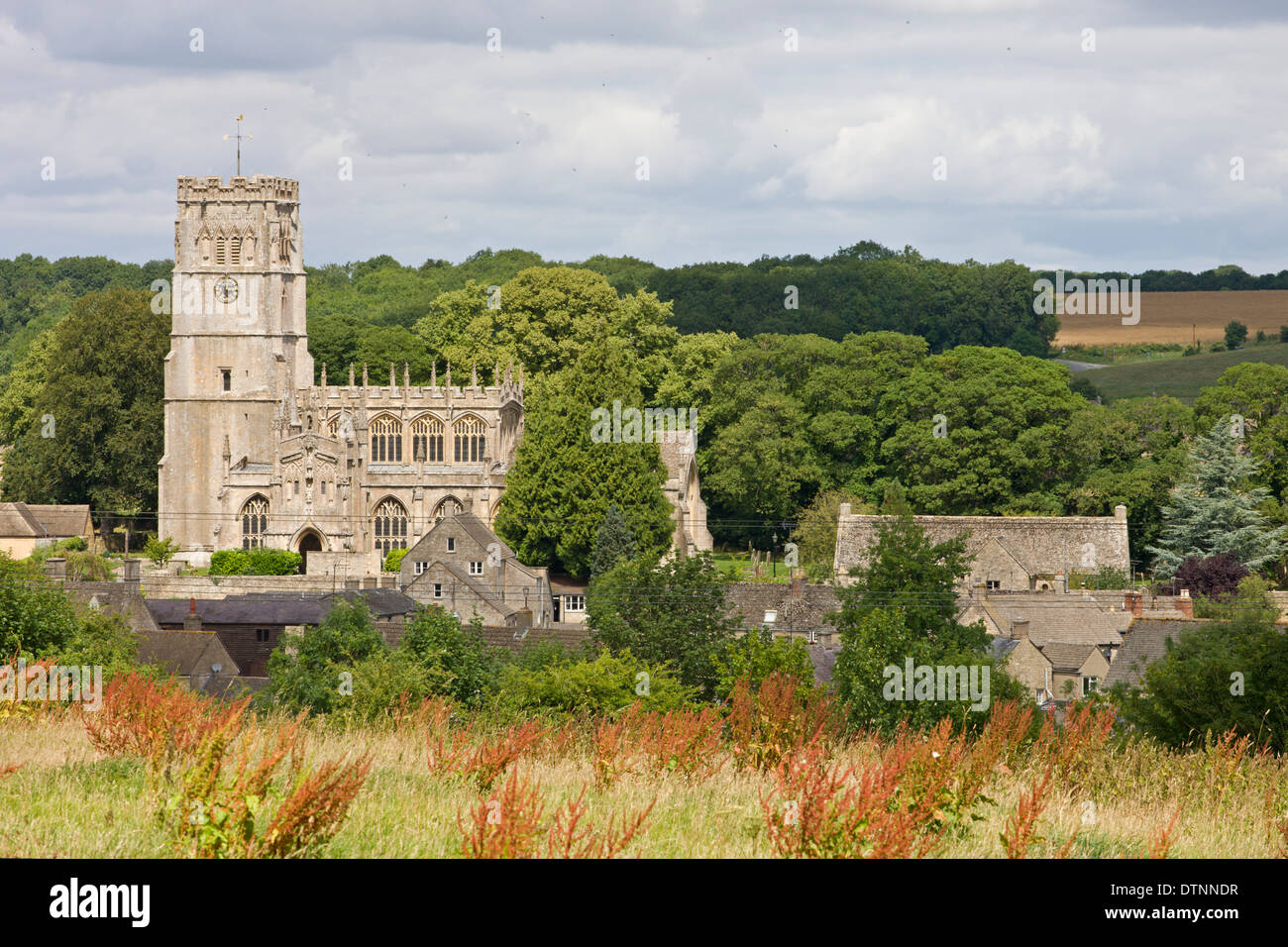 Eglise Saint Pierre et Saint Paul dans la ville de marché de Northleach Cotswolds, Gloucestershire, en Angleterre. L'été (juillet) 2010. Banque D'Images