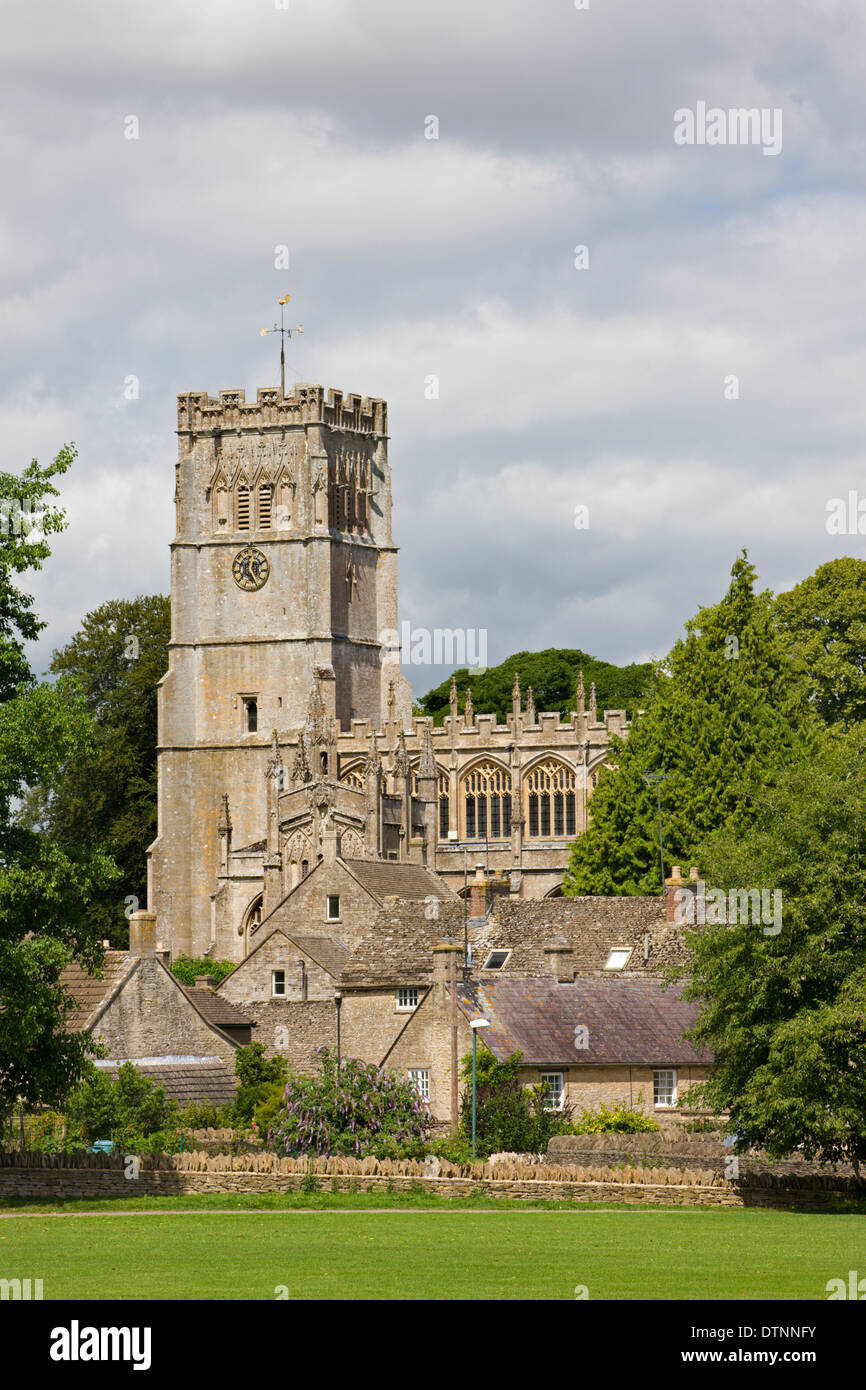 Eglise Saint Pierre et Saint Paul dans la ville de marché de Northleach Cotswolds, Gloucestershire, en Angleterre. L'été (juillet) 2010. Banque D'Images
