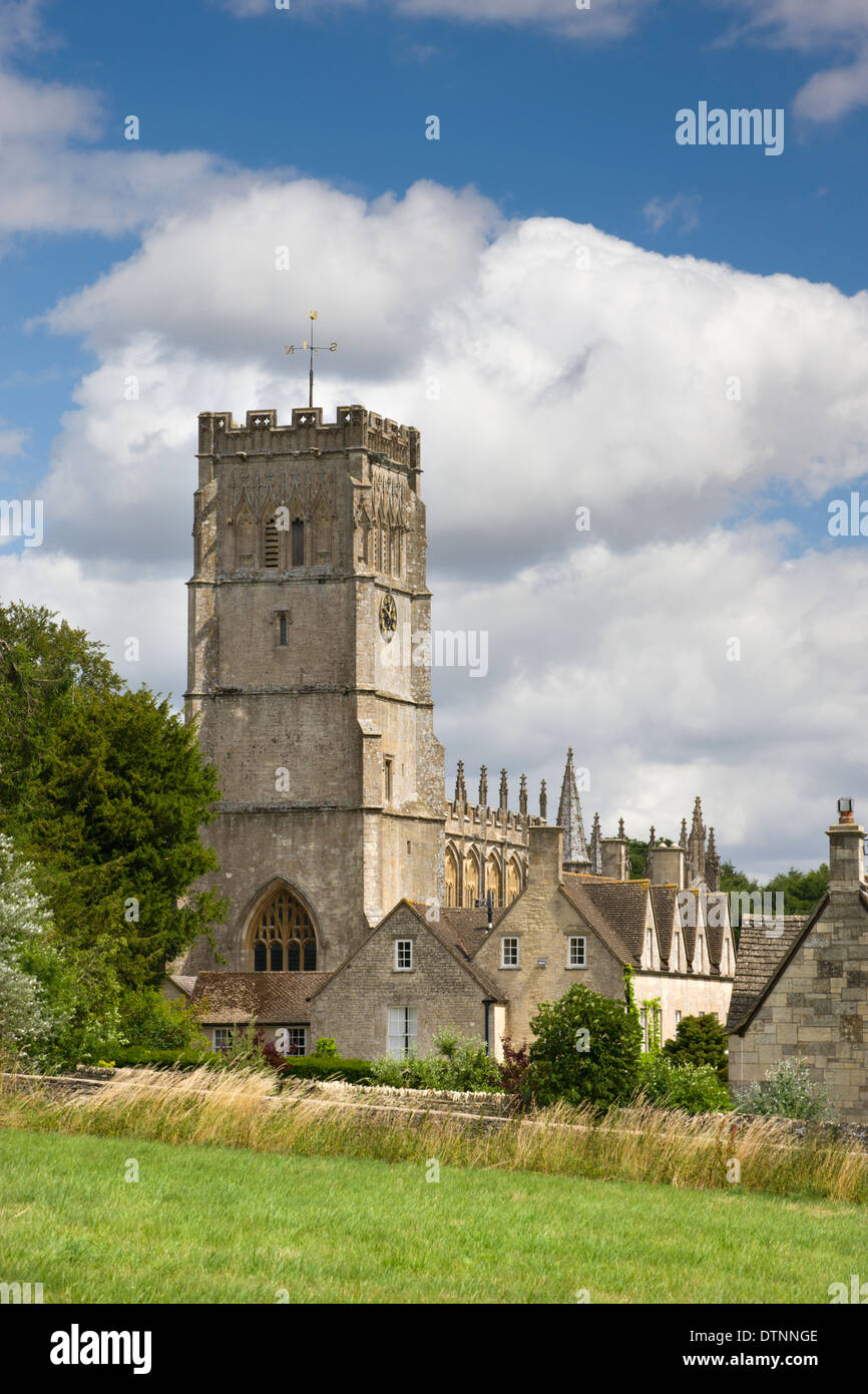 Eglise Saint Pierre et Saint Paul dans la ville de marché de Northleach Cotswolds, Gloucestershire, en Angleterre. L'été (juillet) 2010. Banque D'Images
