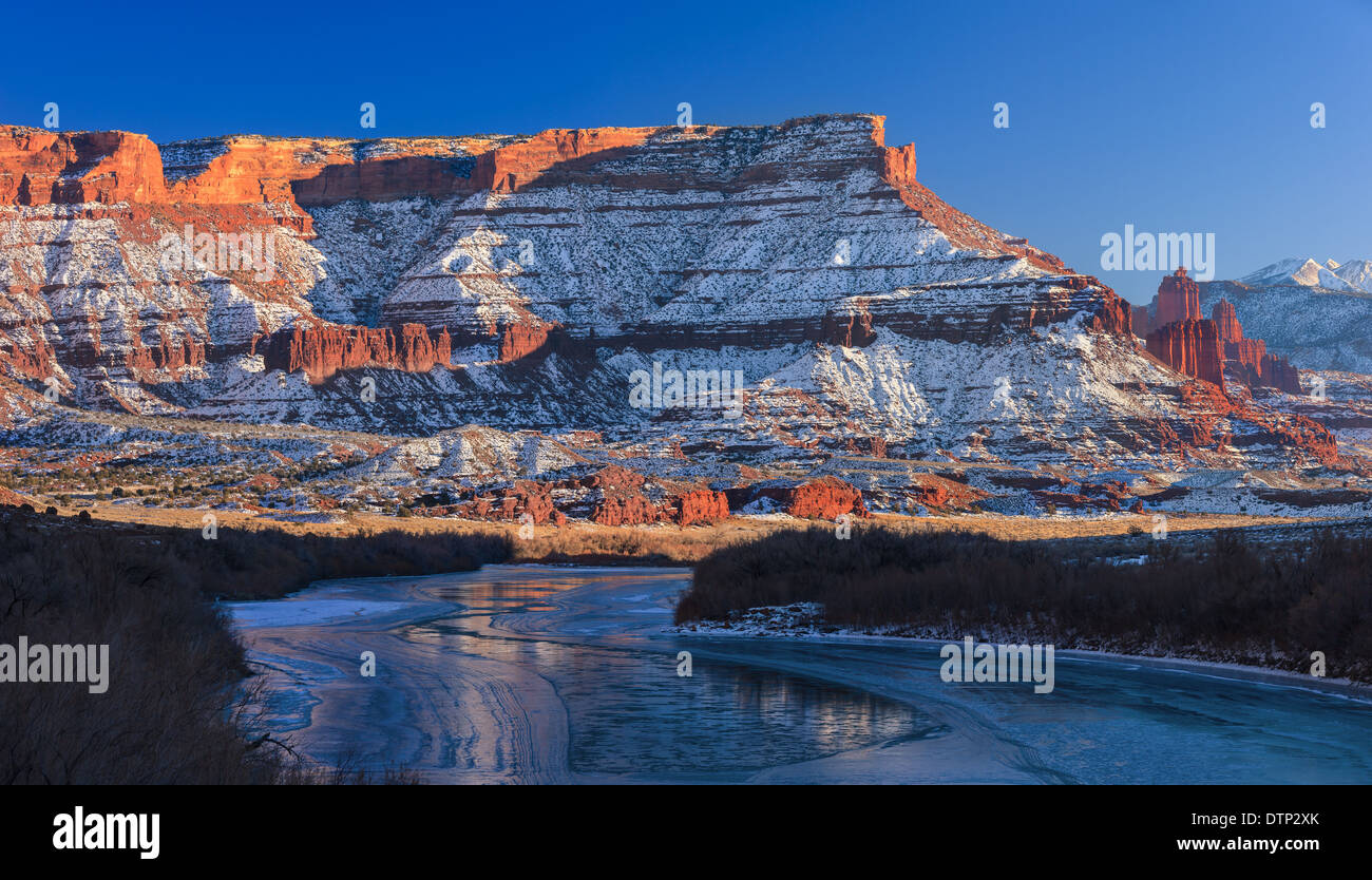 Coucher du soleil d'hiver à la Fisher Towers, près de Moab, Utah - USA Banque D'Images