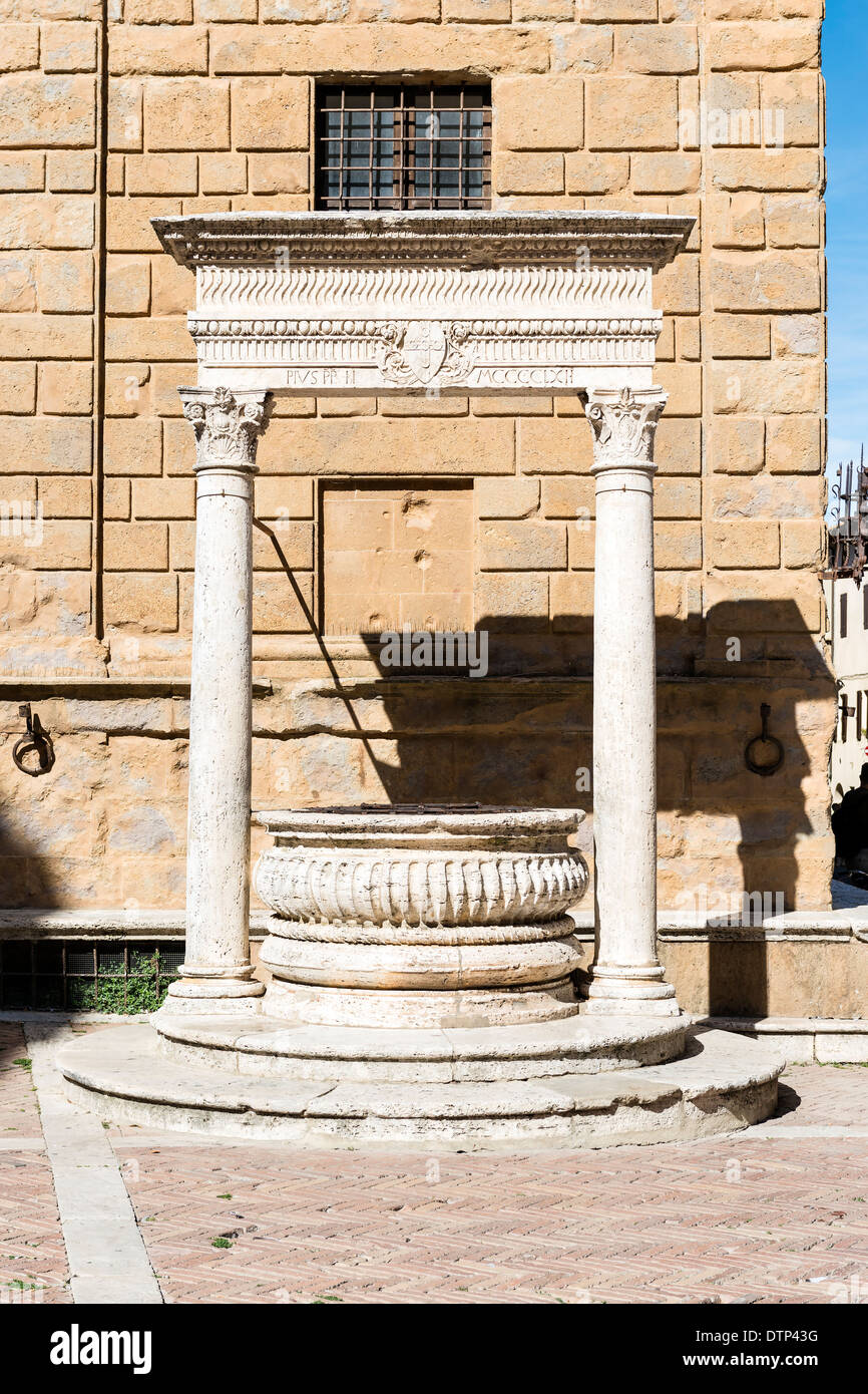 Fontaine historique de Pienza en Toscane, Italie, Europe Banque D'Images