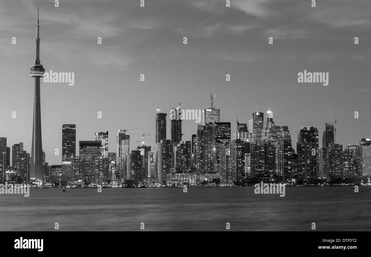 Une vue sur le centre-ville de Toronto en noir et blanc Banque D'Images