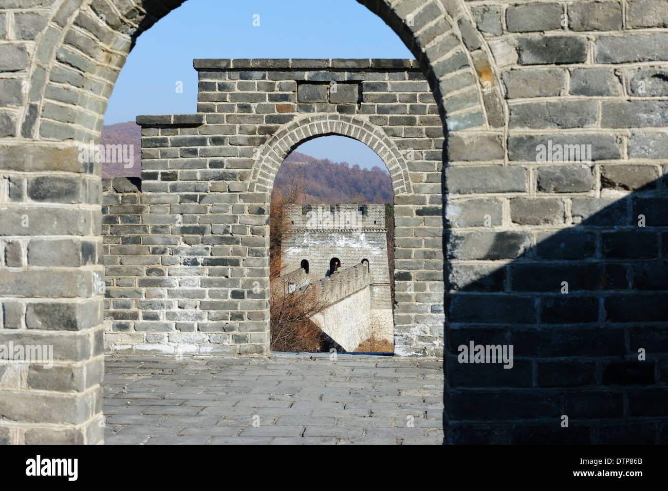 Hushan (Tiger Mountain) Grande Muraille. Le terminus oriental de la Grande Muraille sous la dynastie Ming. La province de Liaoning, Chine. Banque D'Images