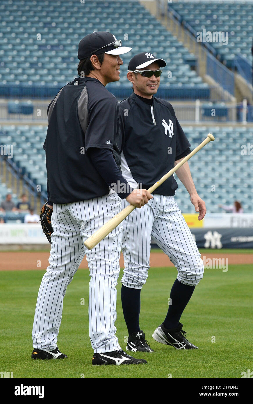 (L-R) Hideki Matsui, Ichiro Suzuki (Yankee), 21 février 2014 - Hideki Matsui : MLB les Yankees de New York, professeur invité et Ichiro Suzuki lors de la formation de baseball au printemps Yankees au George M. Steinbrenner Field à Tampa, Florida, United States. (Photo de bla) Banque D'Images