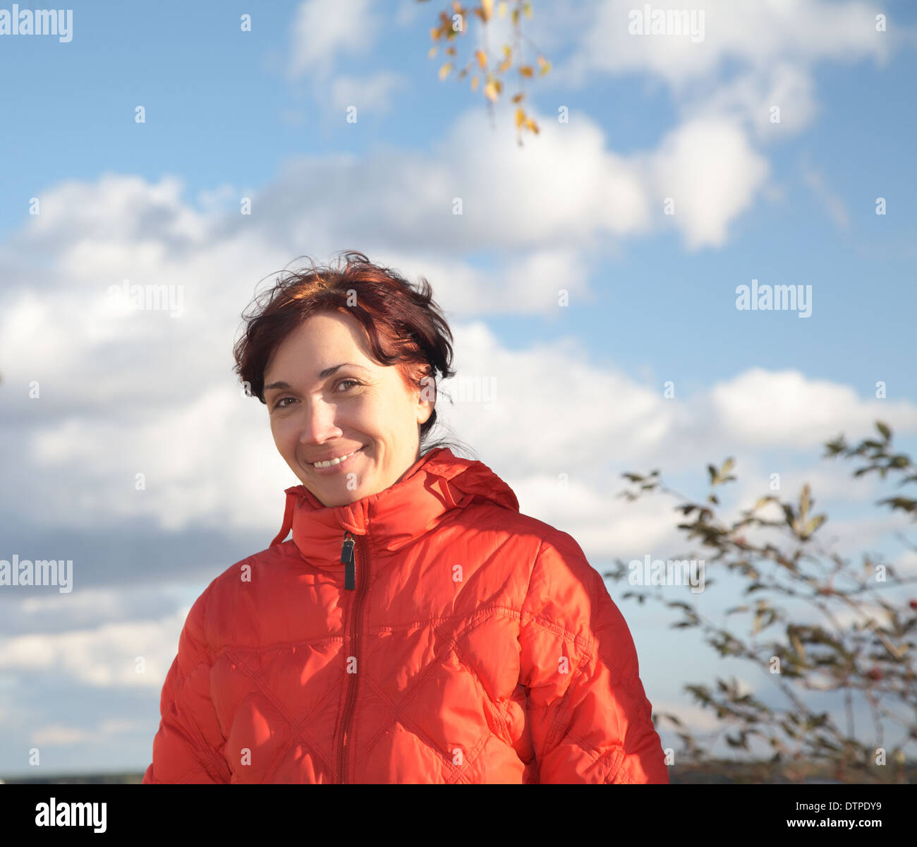 A smiling woman in red jacket Banque D'Images