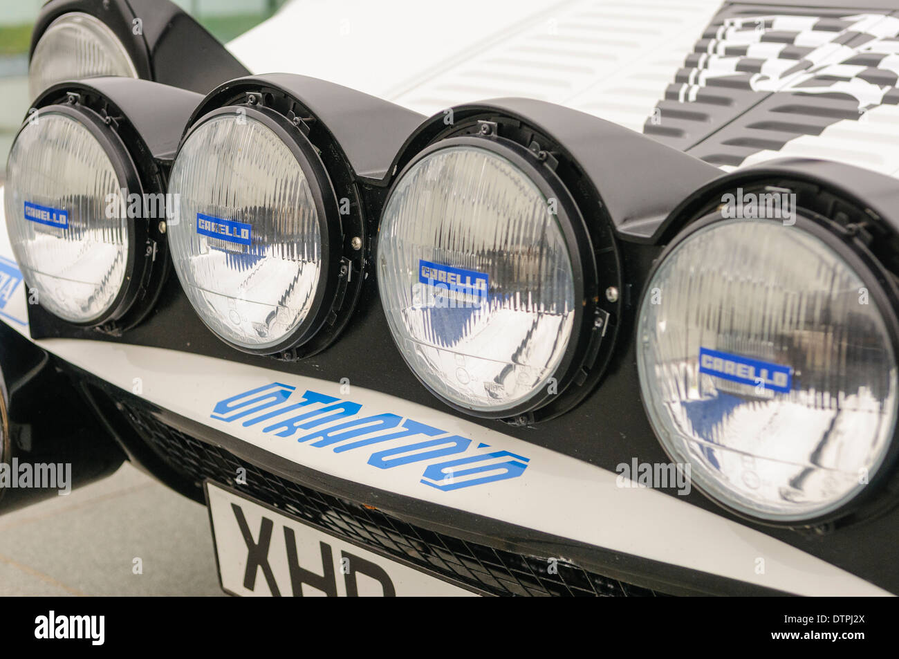 Pleins feux sur l'avant d'une voiture de rallye 1977 Lancia Stratos Banque D'Images