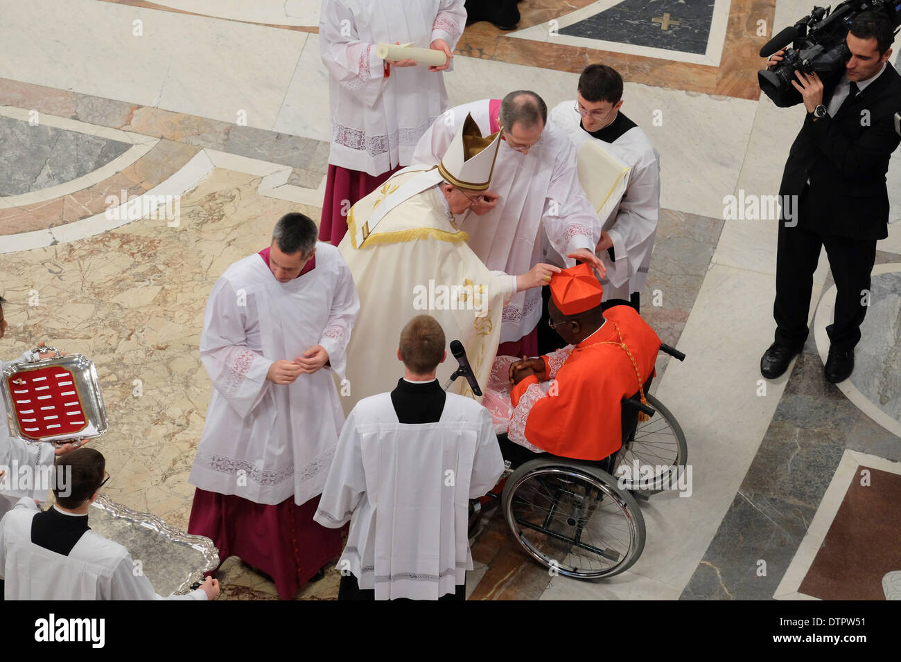 La Basilique St Pierre, le Vatican. Feb 22, 2014. Photo du consistoire aujourd'hui que, pour la première fois, le Pape émérite de l'aide. Credit : Realy Easy Star/Alamy Live News Banque D'Images