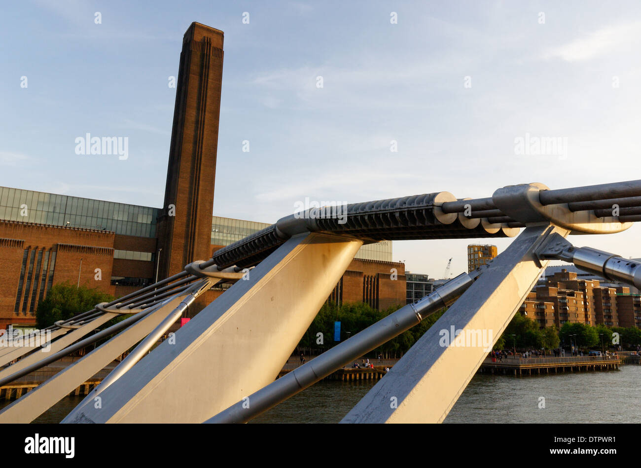 La Tate Modern et le Millennium Bridge, Londres Banque D'Images