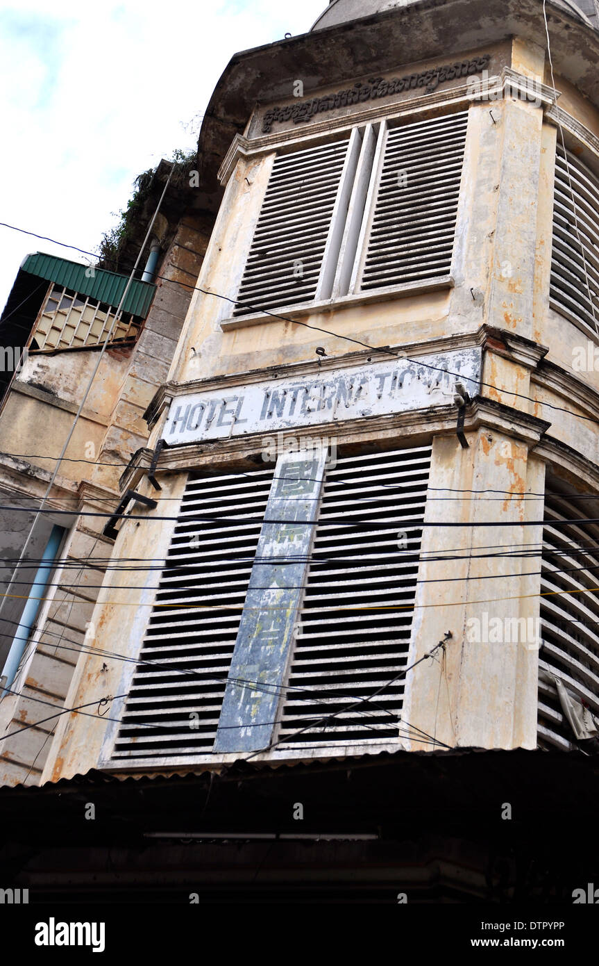 Ancien hôtel colonial français, le centre-ville de Phnom Penh Banque D'Images