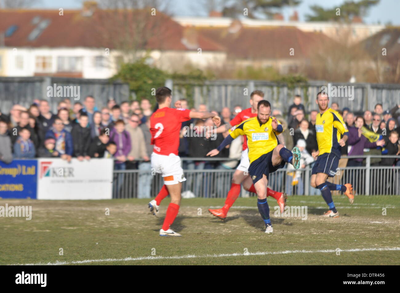 Attaque de Gosport. Feb 22, 2014. Gosport Borough v Havant & Waterlooville, demi-finale, FA Trophy, 22 février 2014 (c) Paul Gordon, Alamy Live News Banque D'Images