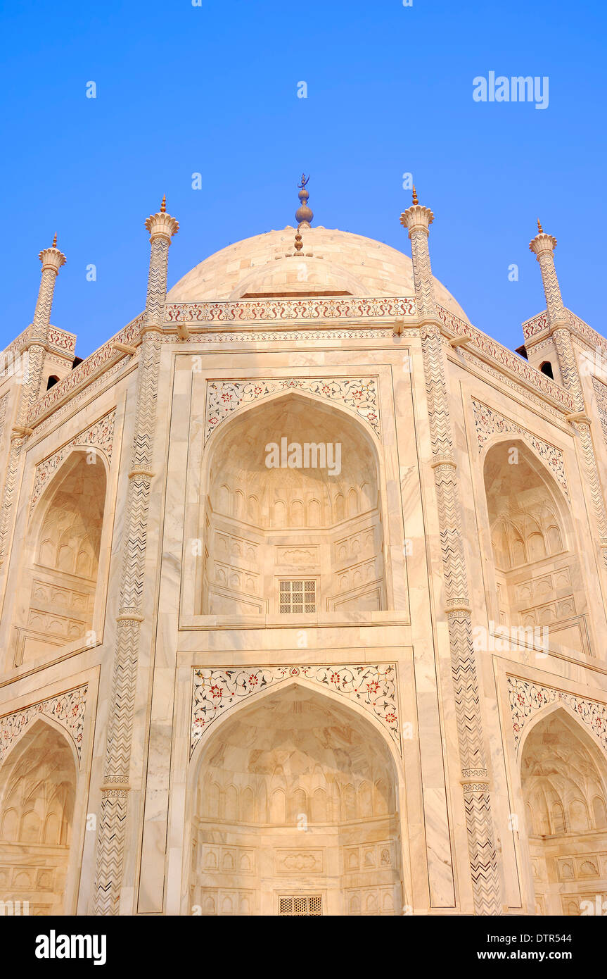 Taj Mahal, mausolée, construit par l'empereur Moghol Shah Jahan en mémoire de son épouse Mumtaz Mahal, Agra, Uttar Pradesh, Inde Banque D'Images