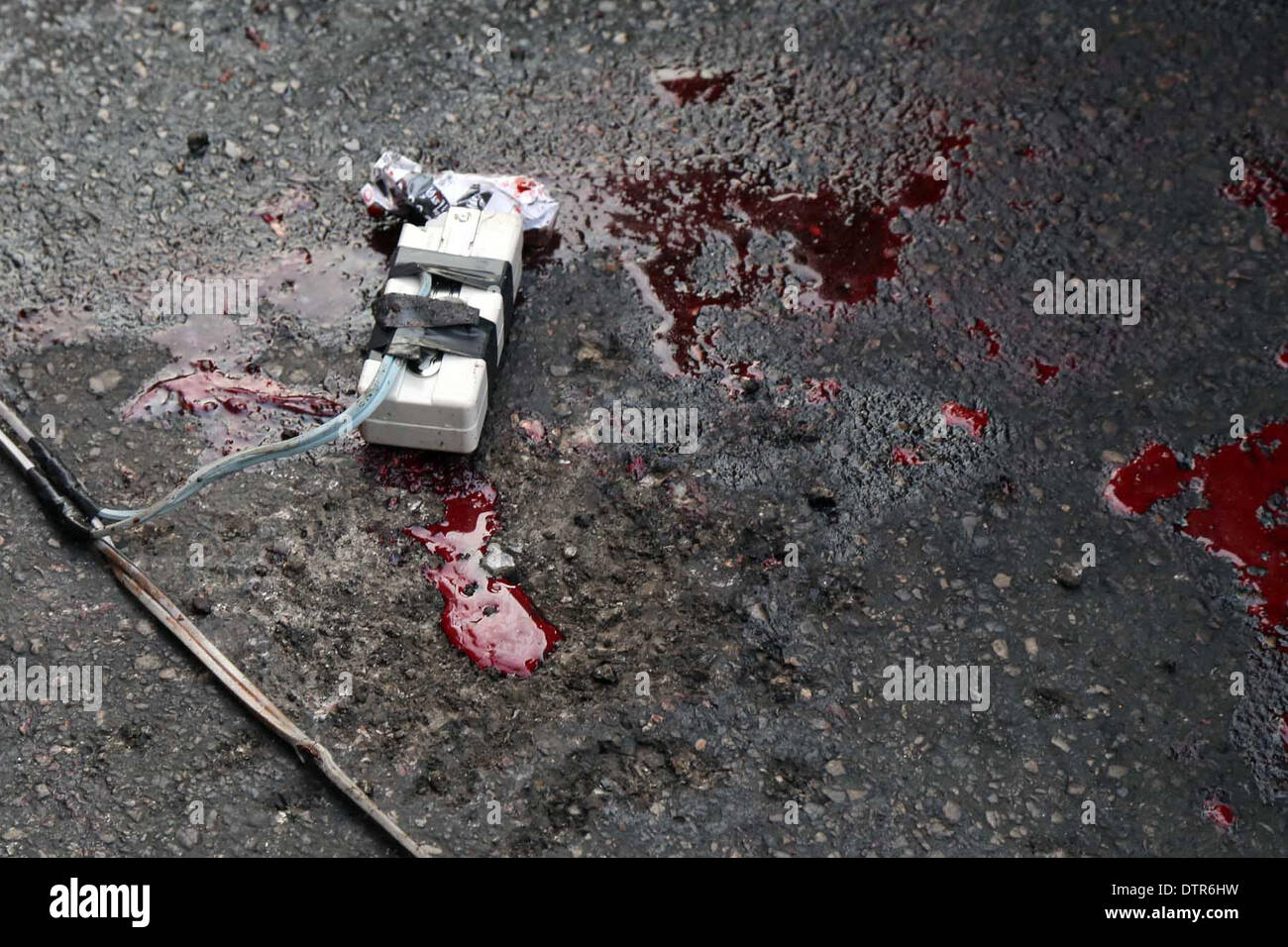 Bangkok. Feb 23, 2014. Photo prise le 23 février 2014, montre le site de l'explosion d'une bombe à Bangkok, Thaïlande. Au moins 24 personnes, dont trois enfants, ont été blessés dans l'explosion d'une bombe près d'un site de protestation contre le gouvernement dans la capitale thaïlandaise de Bangkok le dimanche après-midi, les médias locaux ont rapporté. Credit : Rachen Sageamsak/Xinhua/Alamy Live News Banque D'Images