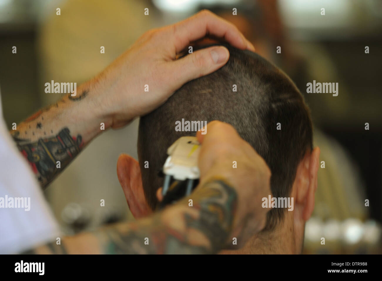New York de coiffure à Rotterdam, tête de rasage. Usage éditorial uniquement. Banque D'Images