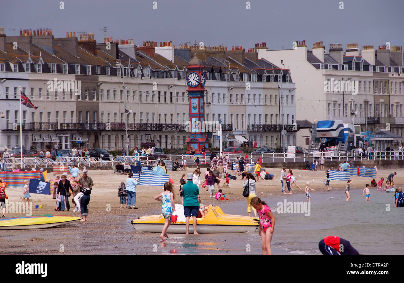 Weymouth, dans le Dorset, montrant la plage, la marina, port, statue du Prince Régent, promenade et un punch & Judy Show. Banque D'Images