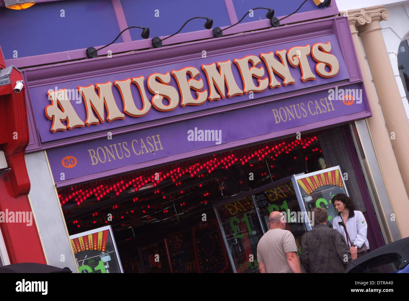 Weymouth, dans le Dorset, montrant la plage, la marina, port, statue du Prince Régent, promenade et un punch & Judy Show. Banque D'Images