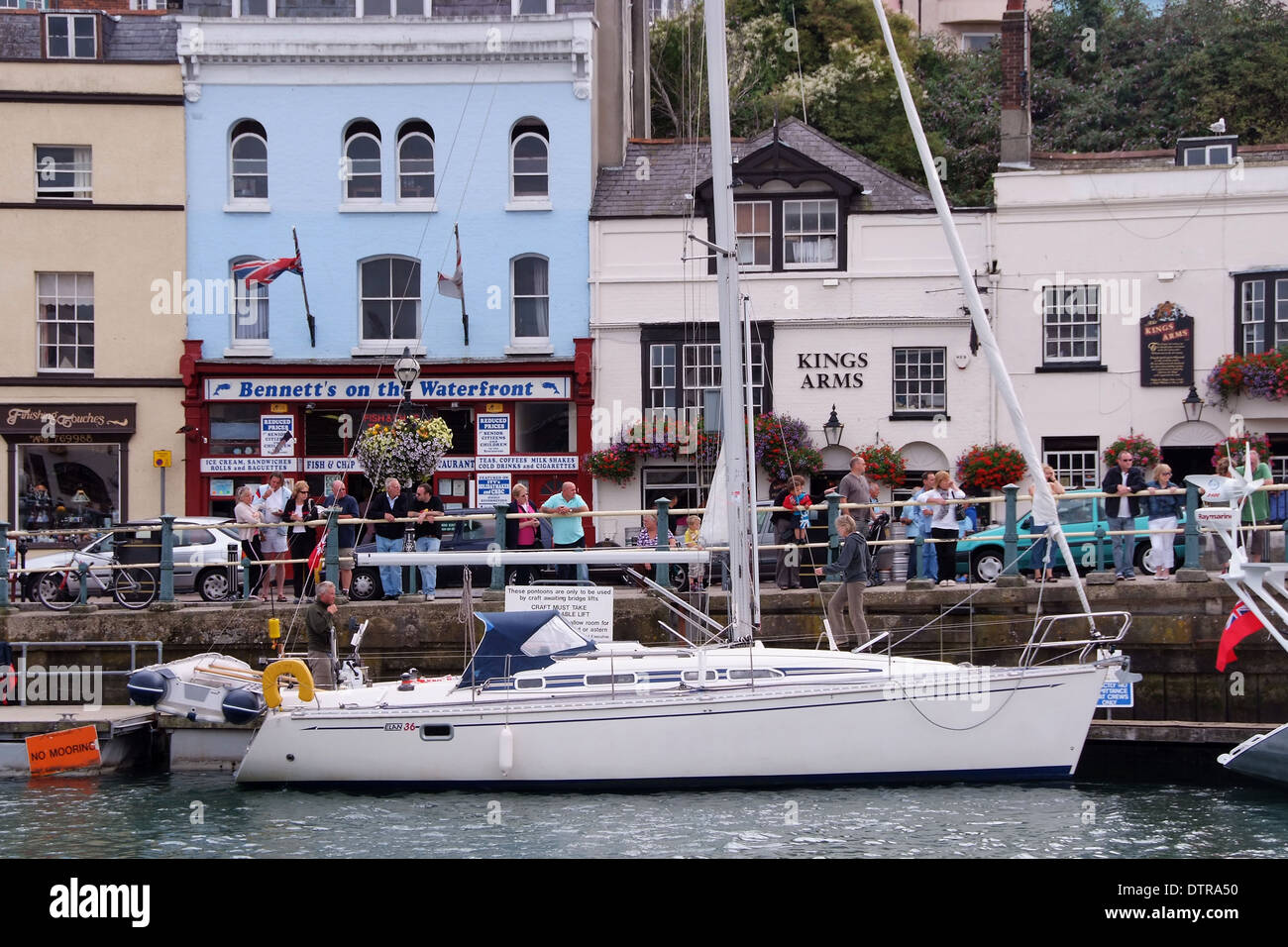 Weymouth, dans le Dorset, montrant la plage, la marina, port, statue du Prince Régent, promenade et un punch & Judy Show. Banque D'Images