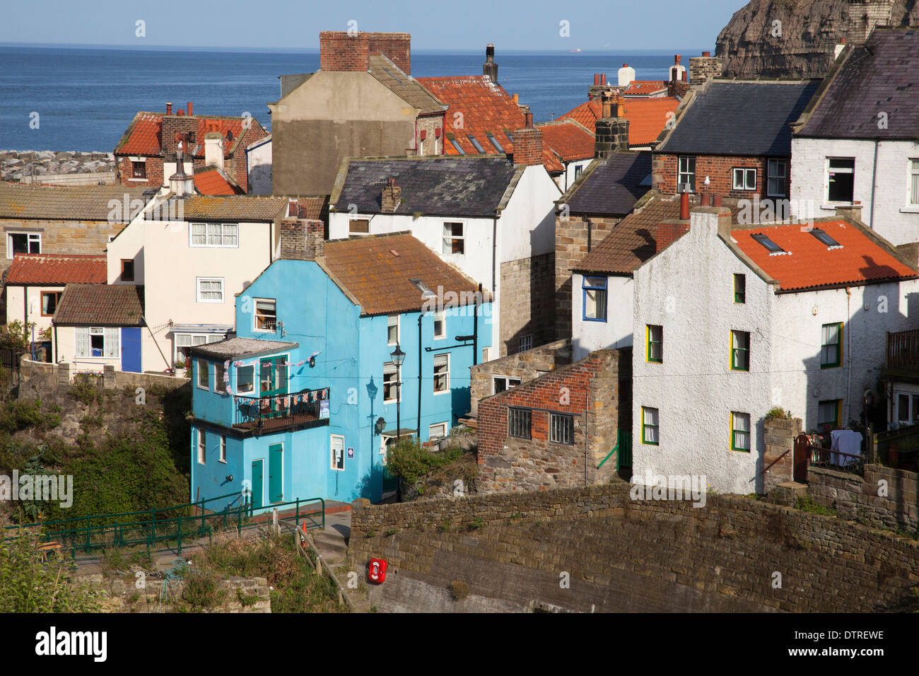 Maisons dans le village de pêcheurs de Staithes, North Yorkshire, Angleterre, Royaume-Uni Banque D'Images