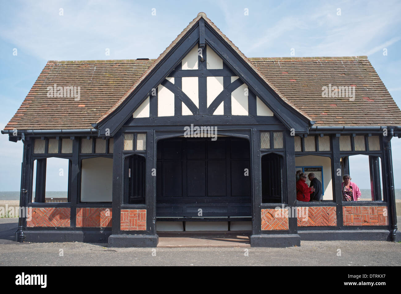 Abri de plage & toilettes publiques, Aldeburgh, Suffolk, UK. Banque D'Images