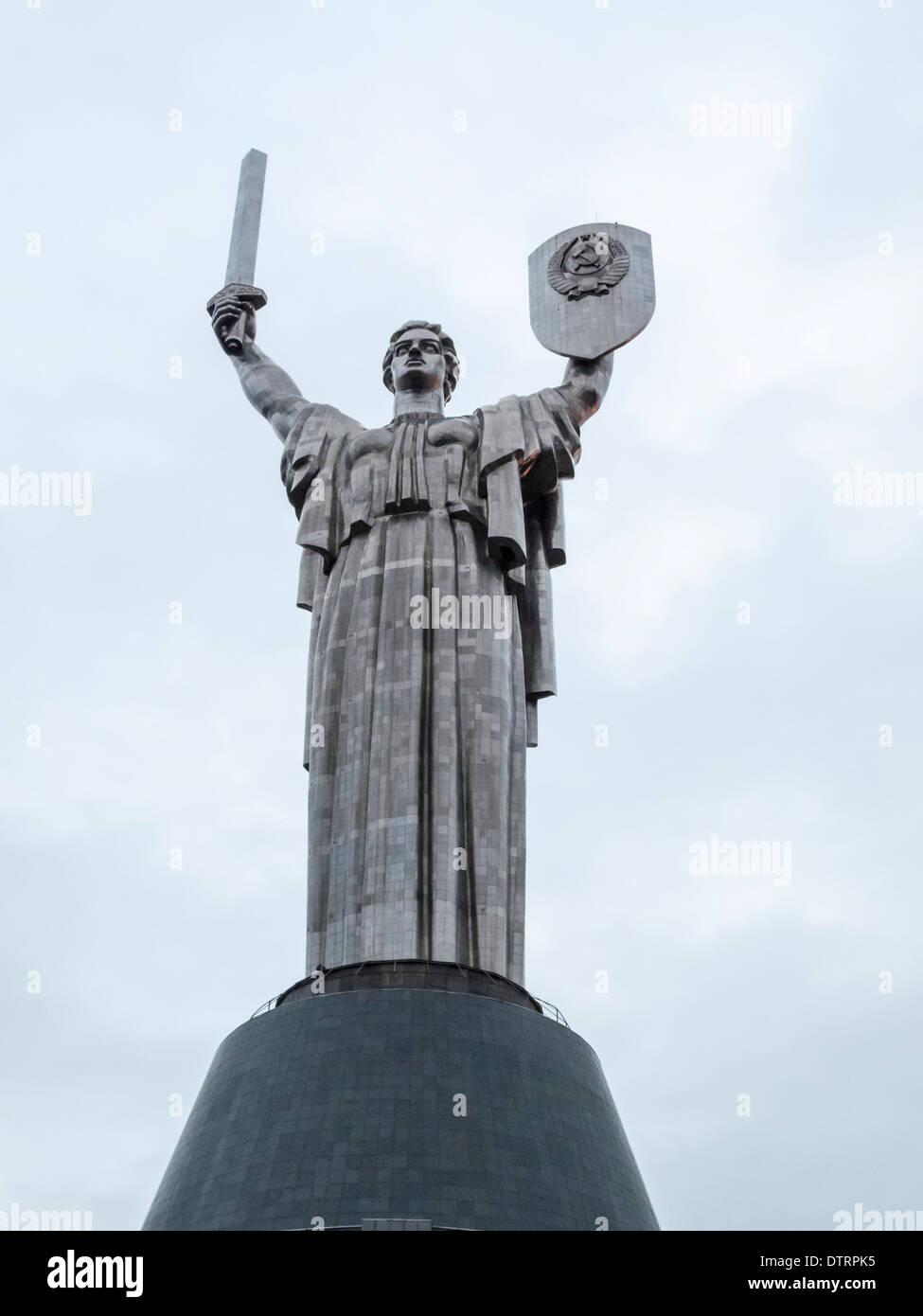 Musée de la Grande guerre patriotique, Laure, Kiev, Ukraine - immense statue de la mère patrie soviétique, titane ou "Dame de Fer" ou "Tin Tits' Banque D'Images