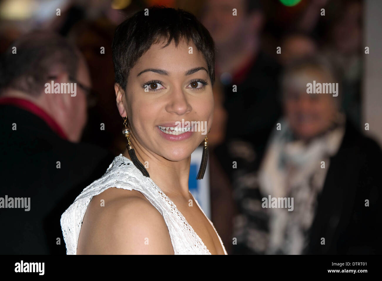 Londres, Royaume-Uni. 23 févr. 2014 : Cush Jumbo arrive à l'WhatsOnStage Awards 2014 qui a eu lieu au Prince of Wales Theatre de Londres. Voir Li Capital Photo/Alamy Live News Banque D'Images