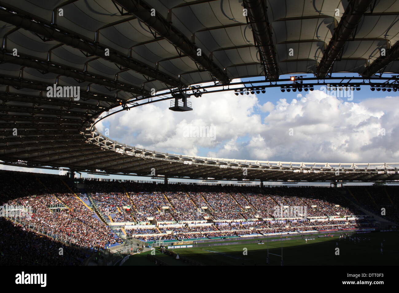 Rome, Italie. 22 février 2014. amateurs de rugby à l'intérieur du stade olympique de Rome pour le match des six nations l'Italie contre l'Ecosse. Credit : Gari Wyn Williams / Alamy Live News Banque D'Images