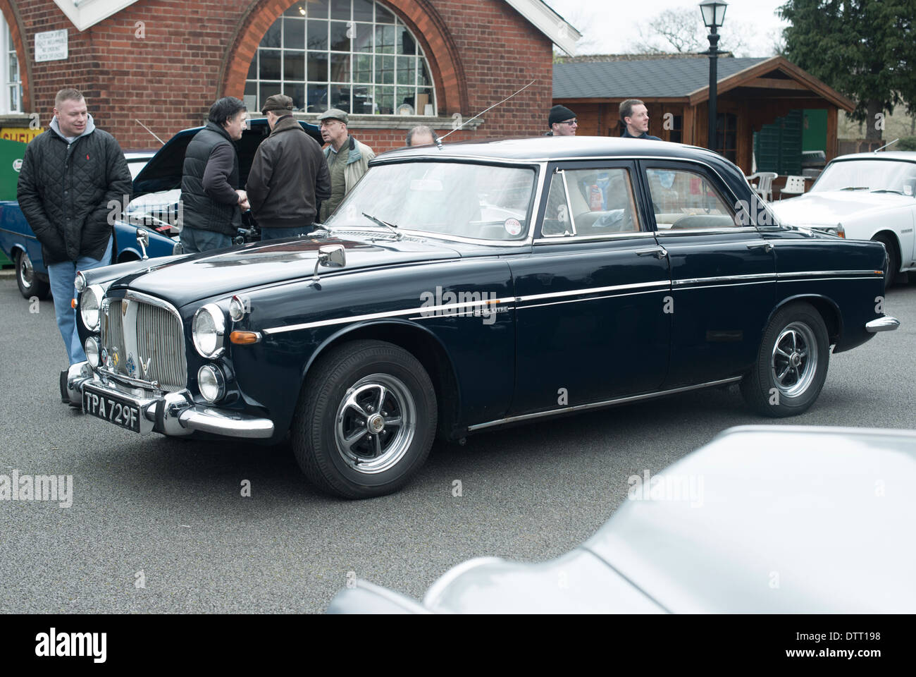 Classic Rover P5B coupé voiture à un club de voiture gathering en Angleterre Banque D'Images