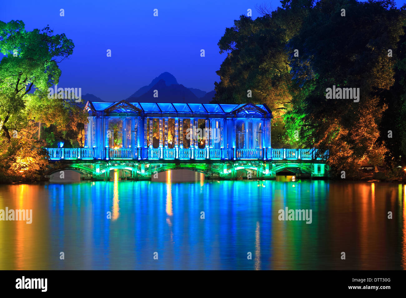 Crystal Glass bridge at Dusk Banque D'Images