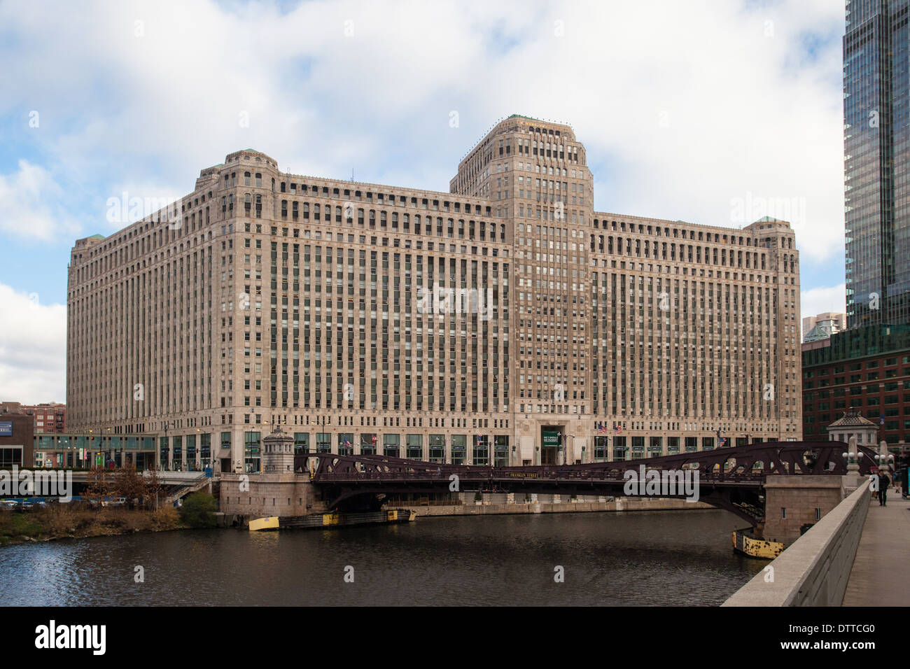 Le Merchandise Mart sur une vision claire du matin d'hiver à Chicago, USA Banque D'Images