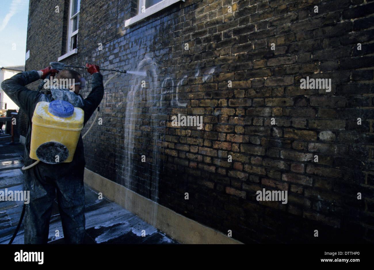 L'Angleterre l'enlèvement des graffitis dans le sud-est de Londres Greenwich, Angleterre Banque D'Images