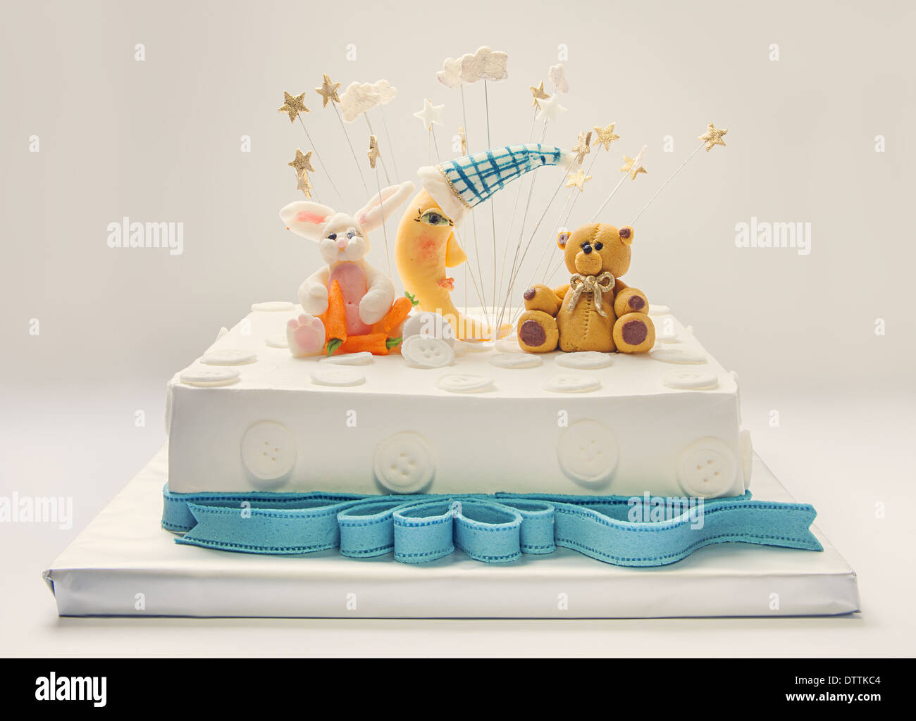 Gateau D Anniversaire Pour Un Garcon Drole Avec Des Boutons Et Des Animaux Decoration Faite De Sucre Photo Stock Alamy
